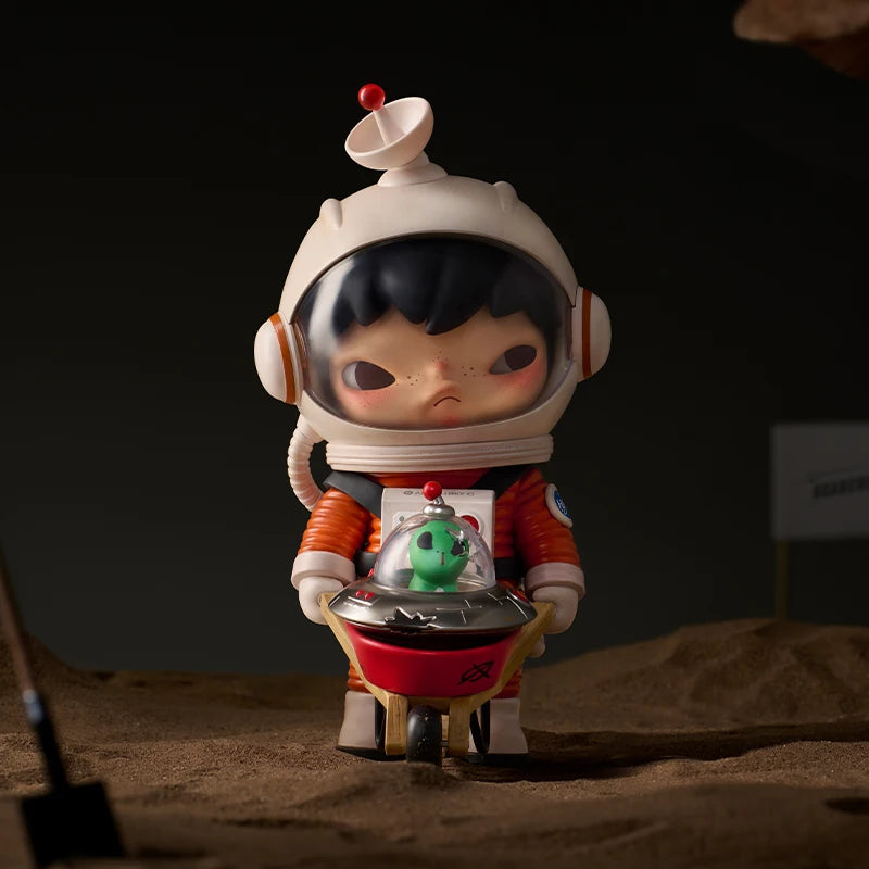 Hirono Search for Aliens Figurine